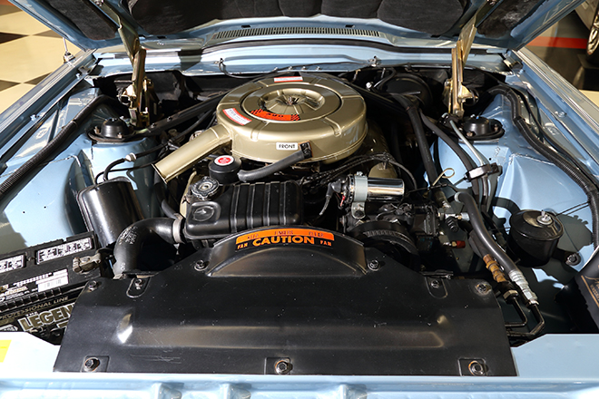 1964y フォードサンダーバード　エンジンはFEビッグブロックのミドルレンジだった390ci／300hp