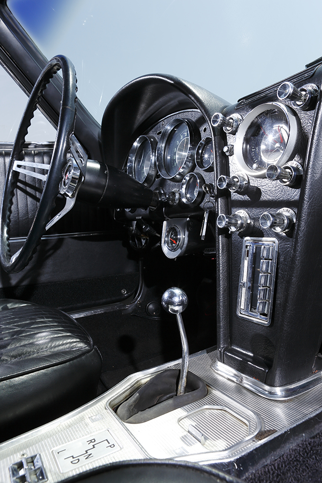1963y Chevrolet CORVETTE C2、1963y シボレーコルベット C2　レトロスポーティなインテリア