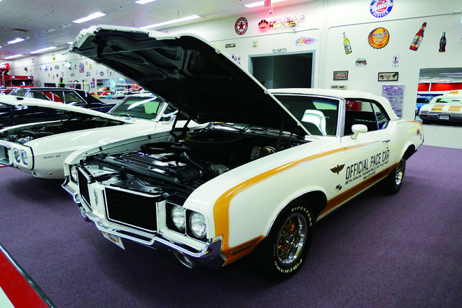 1972y HURST OLDS INDYPACECAR REPLICA