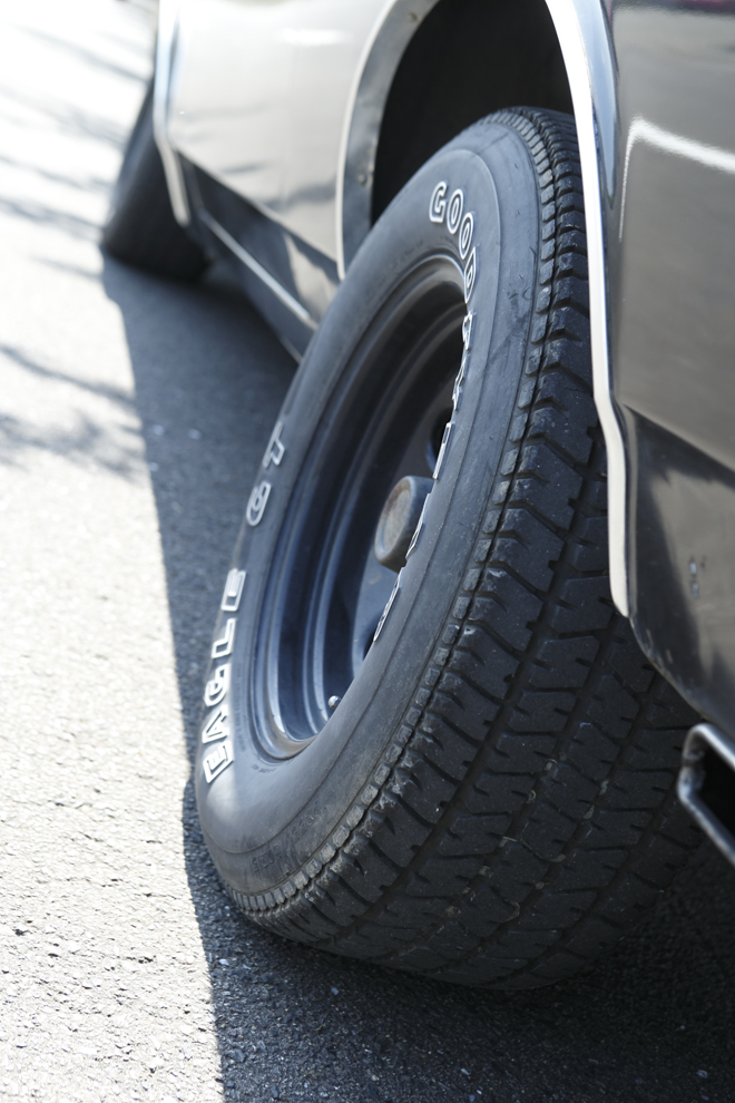FORD RANCHERO　リアタイヤは255/60R15に変更