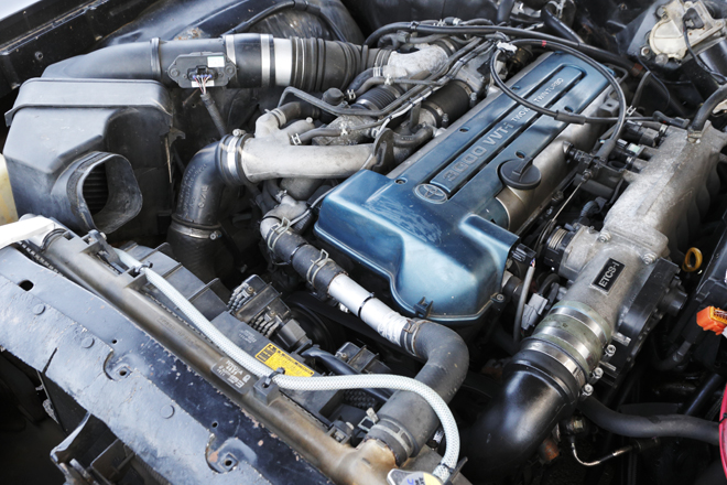 FORD RANCHERO トヨタの2JZ型直列6気筒