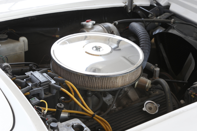 1961y Chevrolet CORVETTE C1のエンジンルーム