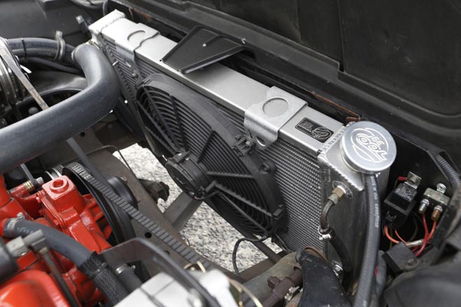 1967y Chevrolet CORVETTE C2　ラジエターの大容量化、電動ファン追加