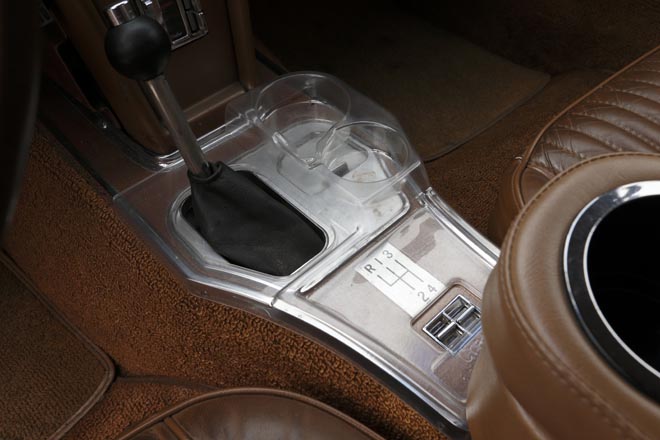 1967y Chevrolet CORVETTE C2　ブラウンでまとめられたインテリア