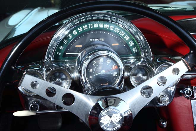 1958 CHEVROLET CORVETTE C1 レトロな計器類