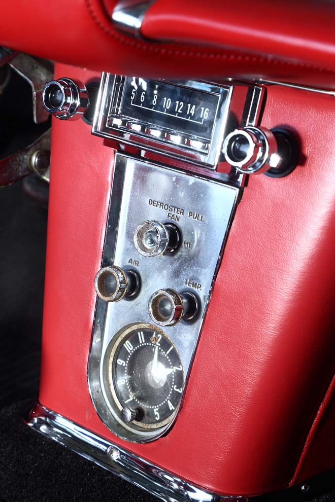 1958 CHEVROLET CORVETTE C1　オールド・アメリカンの良さをそのまま残す内装