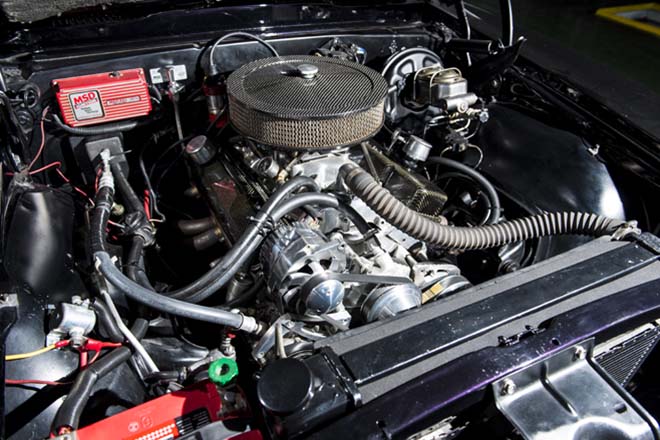 1967y Pontiac FIREBIRD　エンジンルーム