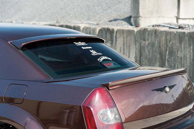 クライスラー300C トランクスポイラーを装着