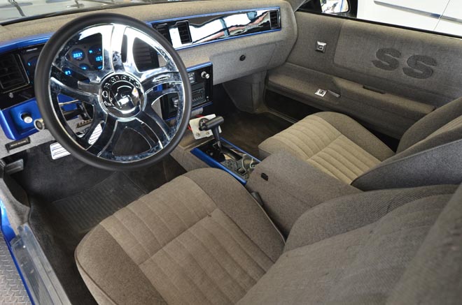 1987y CHEVROLET MONTECARLO　インテリア