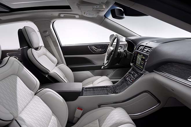 2017 Lincoln Continental　シート
