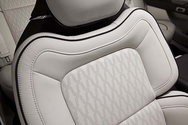 2017 Lincoln Continental　高級感のあるパーフェクト・ポジション・シート