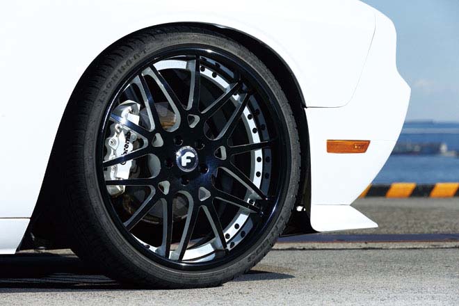 2010y DODGE CHALLENGER　フォージアートの22インチ