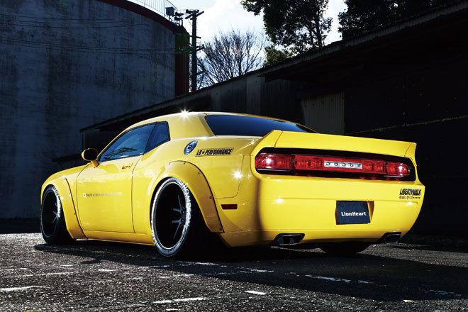 2009y DODGE CHALLENGER R/T　バックスタイル
