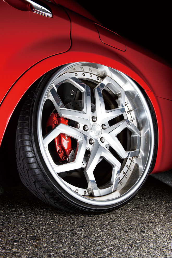 CHRYSLER 300C CUSTOMIZE　ホイールはレクサーニフォージド・LF-110の24インチ