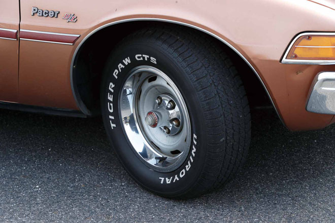 ユニロイヤル／タイガーポーGTS（215/70R14）、ホワイトレタータイヤ