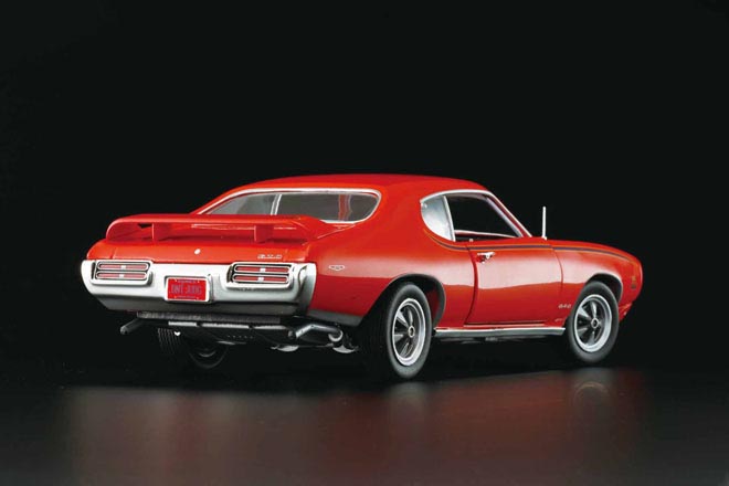 1/18 auto world 1969 Pontiac GTO Judge バックスタイル