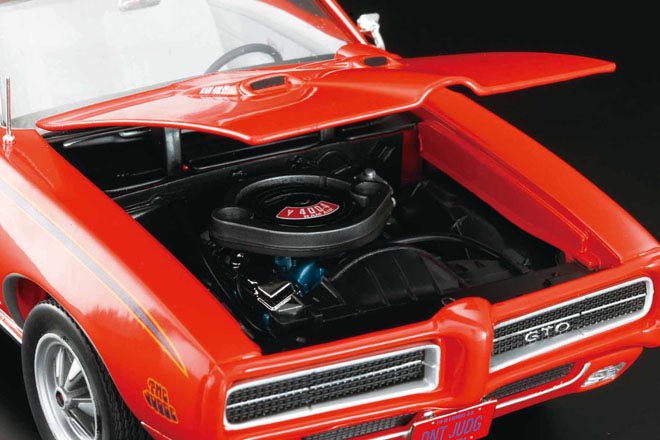 1/18 auto world 1969 Pontiac GTO Judge エンジンルーム