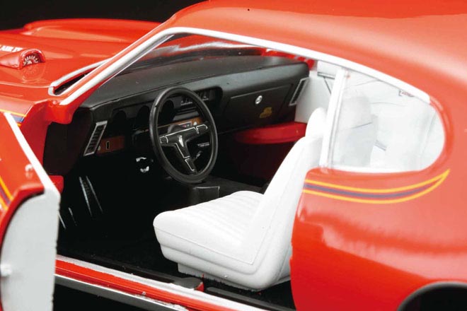 1/18 auto world 1969 Pontiac GTO Judge 内装