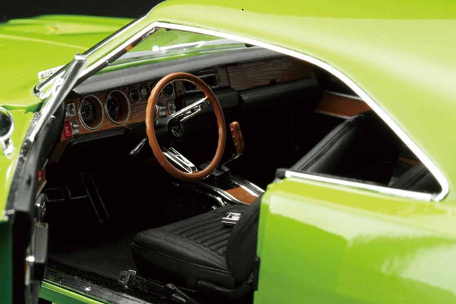 1/18 auto world 1970 Dodge Charger R/T SE 内装
