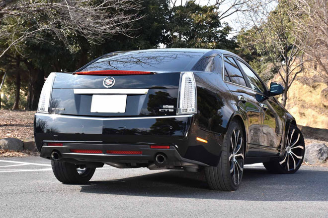 CADILLAC CTS、キャデラックCTS　バックスタイル