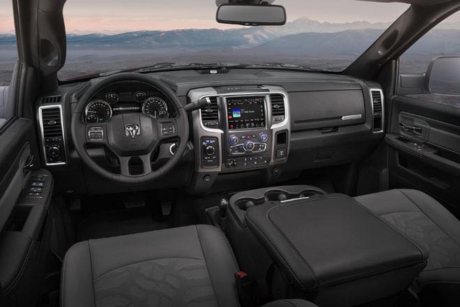 2017 RAM POWER WAGON　ダッシュボード