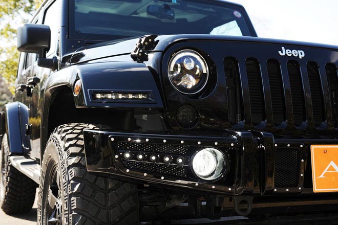 JEEP JKラングラー 開口部にはリベットをあしらう