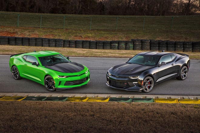 車両はグリーンがV6、ブラックはV8