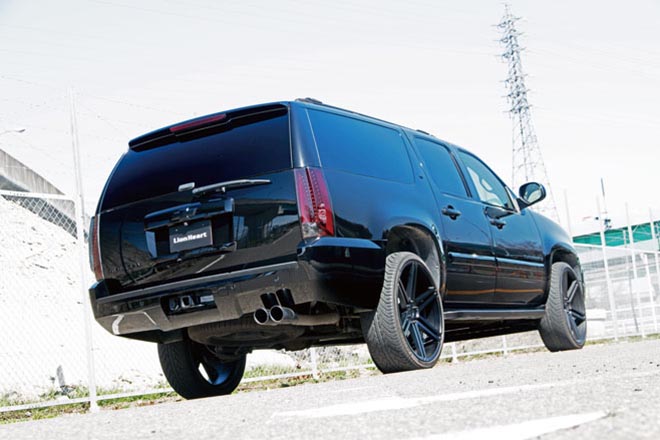 2007y CHEVROLET SUBURBAN　バックスタイル