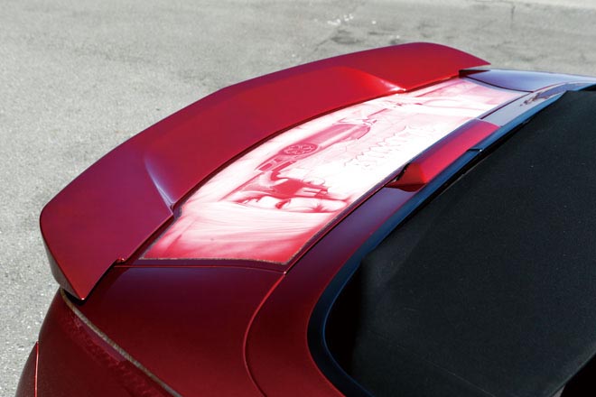 2011y CHEVROLET CAMARO　トランクのミューラルにはこのカマロが描かれており、通常よりラインを強めにして描く手法を取り入れている