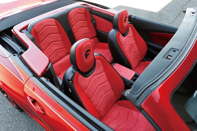 2011y CHEVROLET CAMARO　シートもレッドを基調に変更し、パネル類もキャンディレッドにペイント