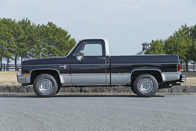 1985年型シボレーC10シルバラード　ツートーンボディカラー