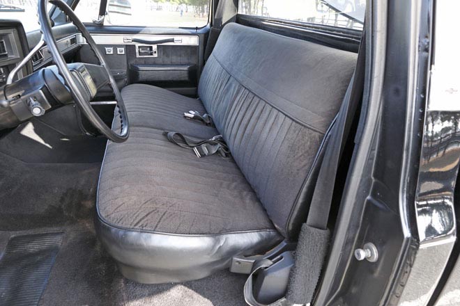 1985年型シボレーC10シルバラード 座面はクロス張り