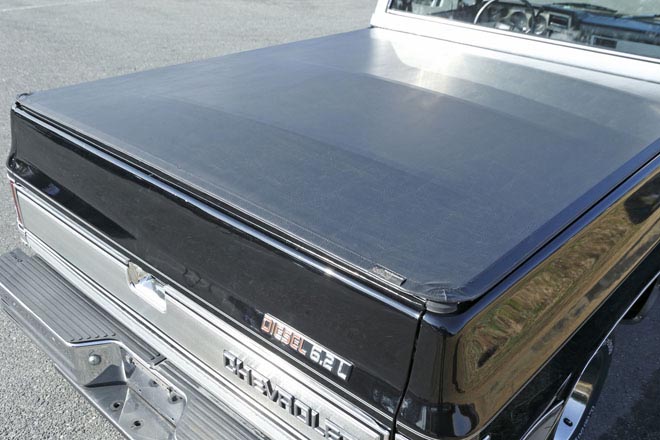 1985年型シボレーC10シルバラード　荷台を覆うトノカバー