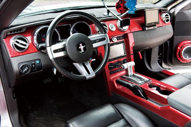フォードマスタングGT500E　キャンディレッドでセンターパネルなどをペイント