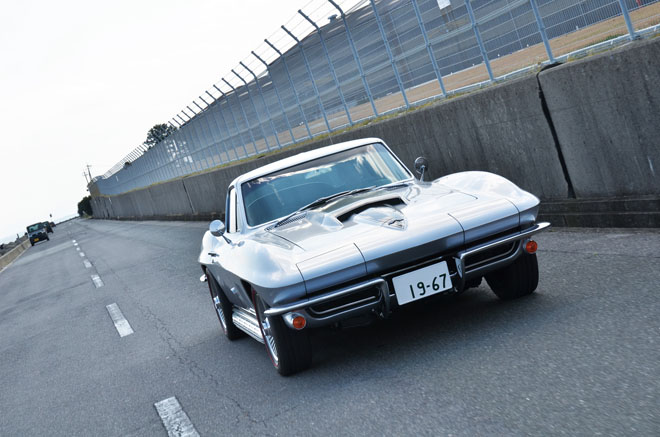 1967y CHEVROLET CORVETTE　フロント