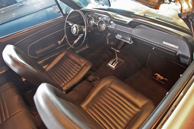 1967フォードマスタング　ステアリング　シート