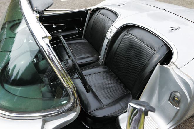 1961y CHEVROLET CORVETTE　C1　シート