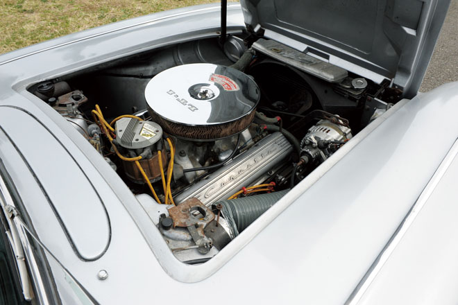 1961y CHEVROLET CORVETTE　C1　エンジンルーム