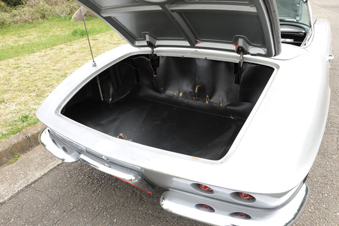1961y CHEVROLET CORVETTE　C1　トランクルーム