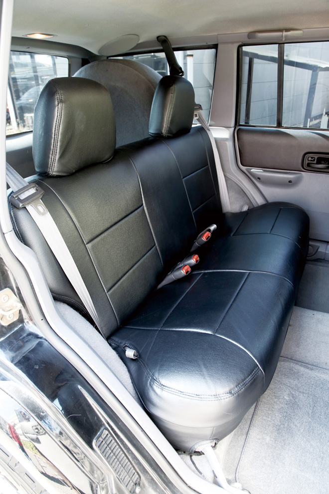 1998 Jeep CHEROKEE　後部座席