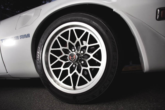 1979 Pontiac Firebird Trans-Am　スノーフレークデザインを再現したホイール