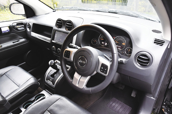 ジープコンパス、JEEP COMPASS　ステアリング