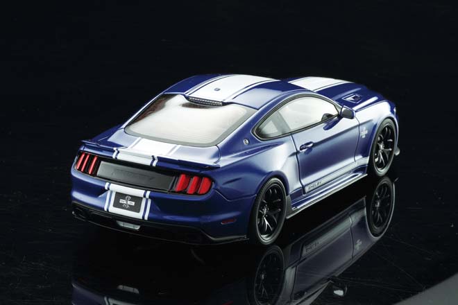 1/18 2017 SHELBY SUPER SNAKE、ミニカー