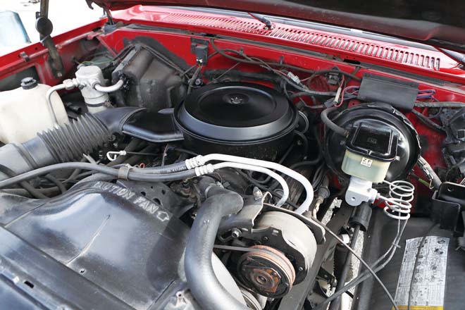 エンジンはGM製V8エンジンがインジェクション化した初期の、TBI・350ユニット