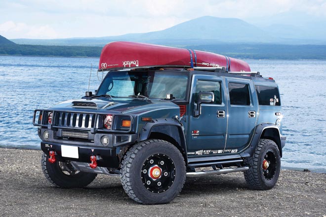 2005y Hummer H2 with Canadian Canoe Fishing