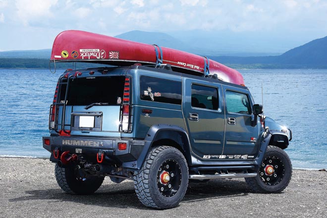 2005y Hummer H2 with Canadian Canoe Fishing