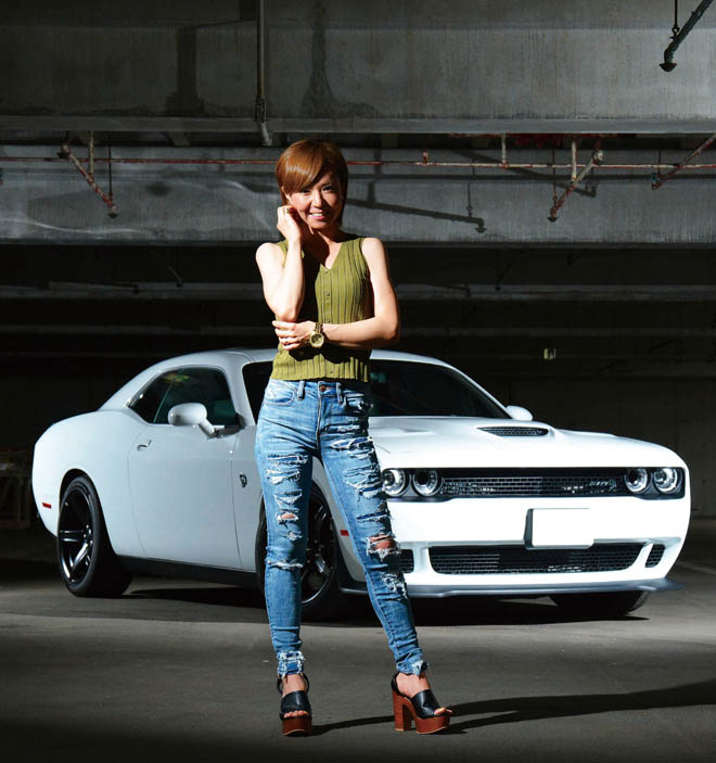 DODGE CHALLENGER SRT HELLCAT、アメ車女子、アメマガガール