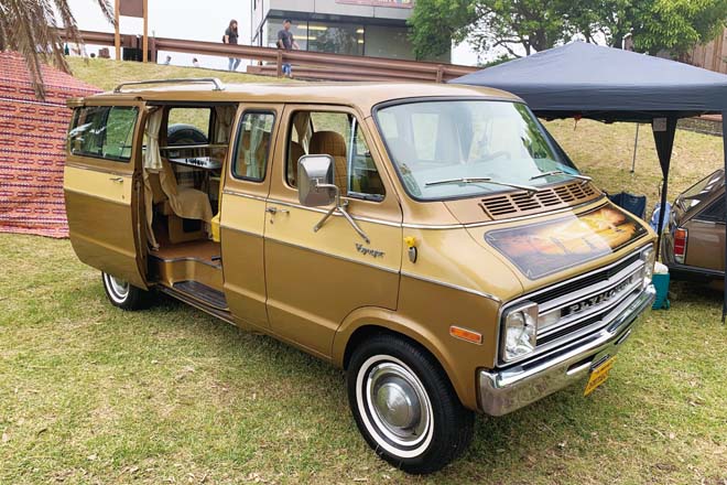 1976 Plymouth Voyager