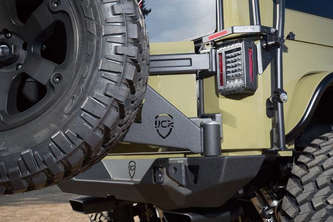 ゲートスイングタイヤキャリアはJCR OFFROAD