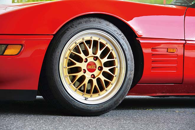 BBS LM133のフロント17×9J、リア18×10Jはインナーリムをホームセンターで仕入れたゴールドの塗料でDIY塗装